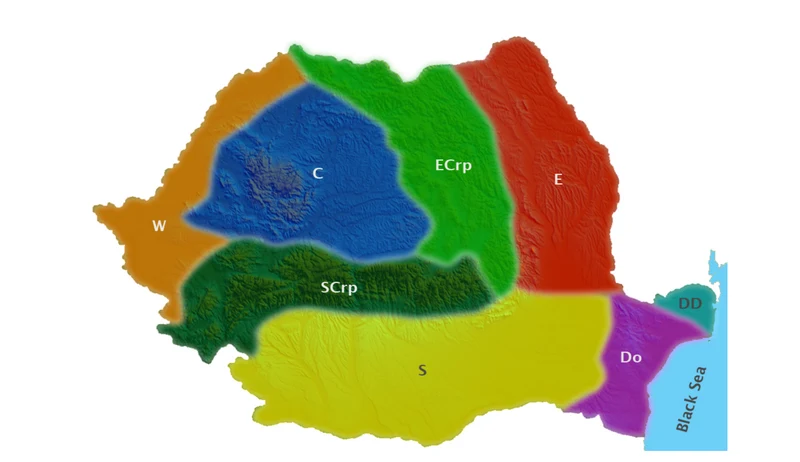 Hartă a României cu regiunile de distribuție ale fluturilor: V (vest), C (centru/Transilvania), ECrp (Carpații Estici), SCrp (Carpații Sudici), E (est), S (sud), Do (Dobrogea), DD (Delta Dunării)
