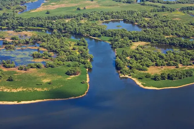 Peisaj Delta Dunarii pe traseu de croaziera